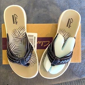 Clarks Women's Brinkley Nora Flip Flop, Black, 5 M